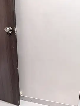 Snapshot of MumbaiMaskGirl chatting on 02-25-25, 11:41 MumbaiMaskGirl online show from 02-25-25, 11:41