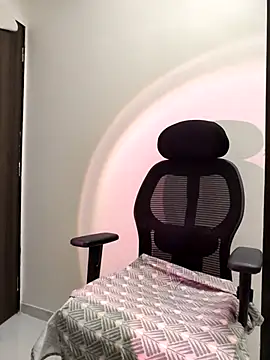 Snapshot of MumbaiMaskGirl chatting on 09-29-25, 11:26 MumbaiMaskGirl online show from 09-29-25, 11:26