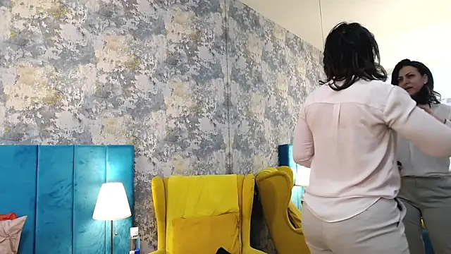 Snapshot of LisaCroft chatting on 09-28-25, 07:25 LisaCroft online show from 09-28-25, 07:25