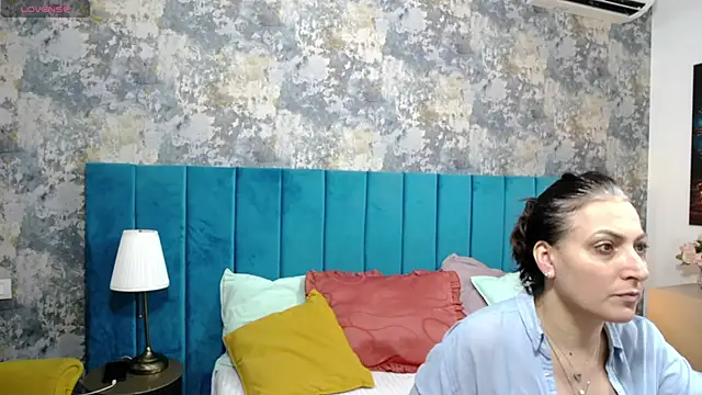 Snapshot of LisaCroft chatting on 11-26-25, 07:53 LisaCroft online show from 11-26-25, 07:53