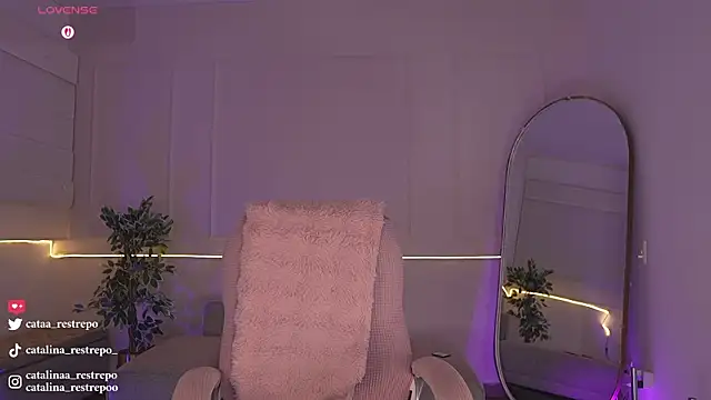 Snapshot of CATALINA_RESTREPO chatting on 12-14-25, 01:11 CATALINA RESTREPO online show from 12-14-25, 01:11