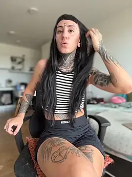 Snapshot of samisamsx chatting on 10-10-25, 03:44 samisamsx online show from 10-10-25, 03:44