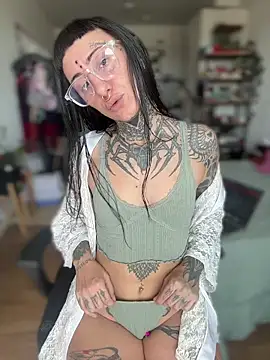 Snapshot of samisamsx chatting on 10-23-25, 04:17 samisamsx online show from 10-23-25, 04:17