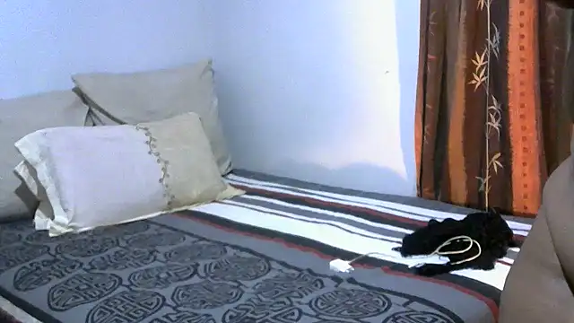 Snapshot of LadyLillyX chatting on 12-05-25, 06:15 LadyLillyX online show from 12-05-25, 06:15