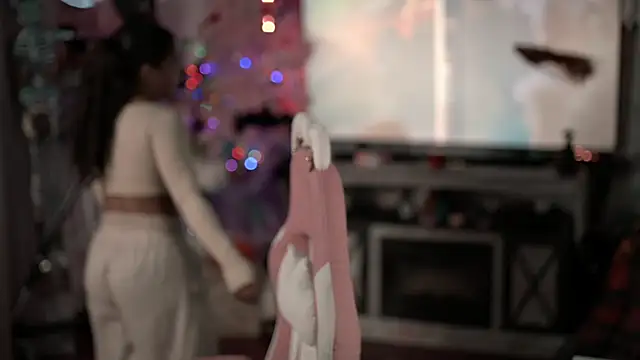 Nikki Torres online show from 09-18-25, 01:18