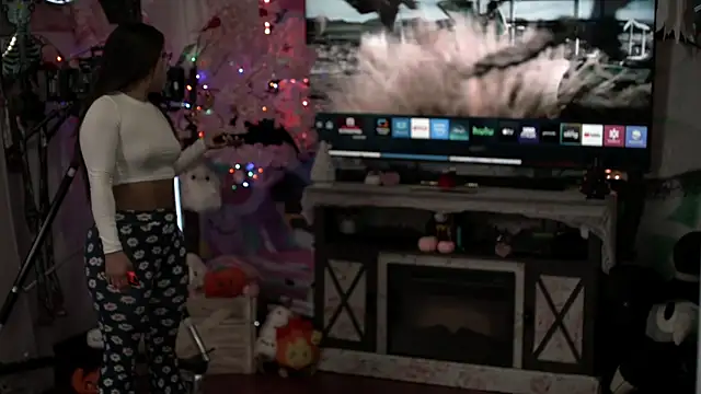 Nikki Torres online show from 09-24-25, 12:36