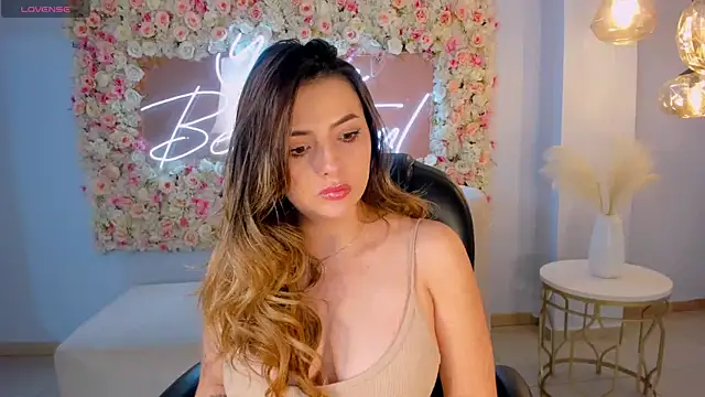 Snapshot of AmyWood chatting on 02-11-25, 07:02 AmyWood online show from 02-11-25, 07:02