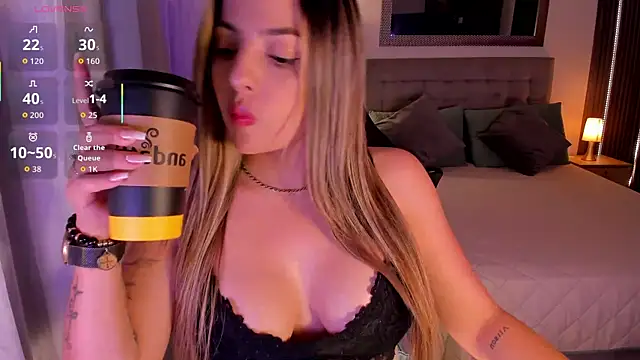 Snapshot of AmyWood chatting on 11-14-25, 08:29 AmyWood online show from 11-14-25, 08:29