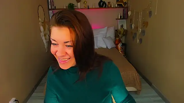 Snapshot of AnaMills chatting on 10-04-25, 10:13 AnaMills online show from 10-04-25, 10:13