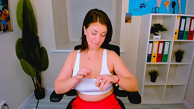 Snapshot of AnaMills chatting on 10-14-25, 10:05 AnaMills online show from 10-14-25, 10:05