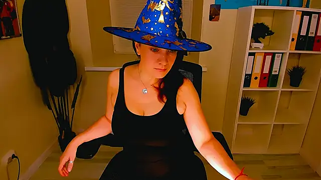 Snapshot of AnaMills chatting on 10-29-25, 10:28 AnaMills online show from 10-29-25, 10:28