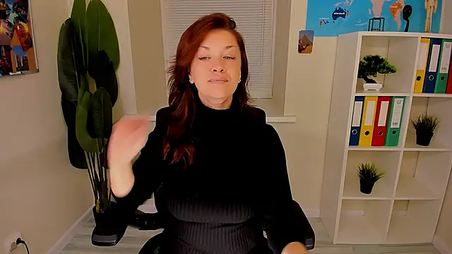 Snapshot of AnaMills chatting on 11-11-25, 10:15 AnaMills online show from 11-11-25, 10:15