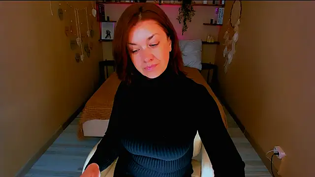 Snapshot of AnaMills chatting on 11-15-25, 10:12 AnaMills online show from 11-15-25, 10:12