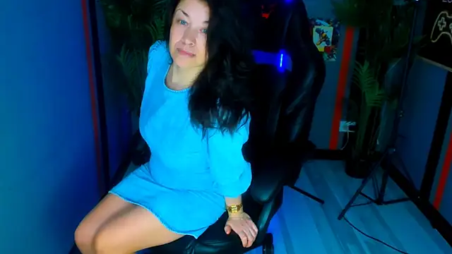 Snapshot of AnaMills chatting on 05-15-26, 10:11 AnaMills online show from 05-15-26, 10:11