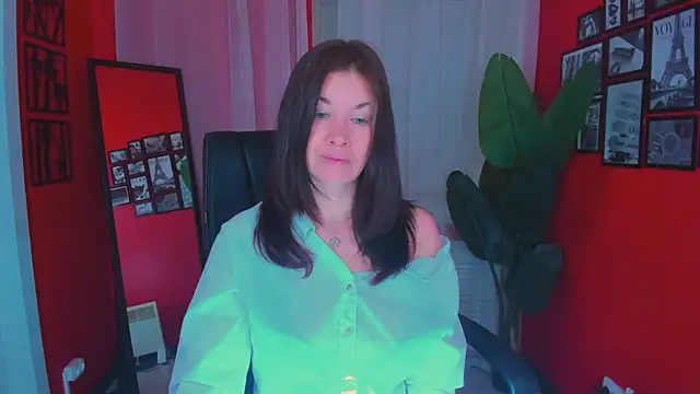 Snapshot of AnaMills chatting on 05-31-26, 08:21 AnaMills online show from 05-31-26, 08:21