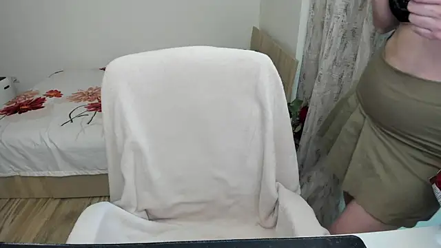 Snapshot of KrissLoona chatting on 06-11-26, 09:57 KrissLoona online show from 06-11-26, 09:57