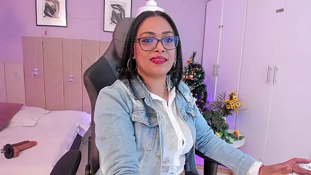 Inndrahot online show from 12-24-24, 04:00