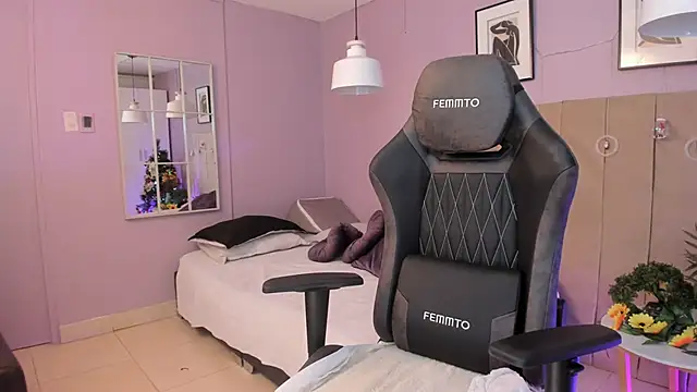 Inndrahot online show from 12-28-24, 03:58