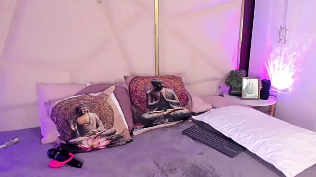 Inndrahot online show from 03-19-26, 04:27