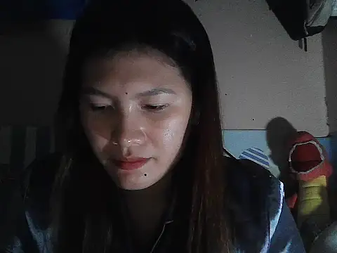 Snapshot of leamorena chatting on 12-15-25, 03:38 leamorena online show from 12-15-25, 03:38