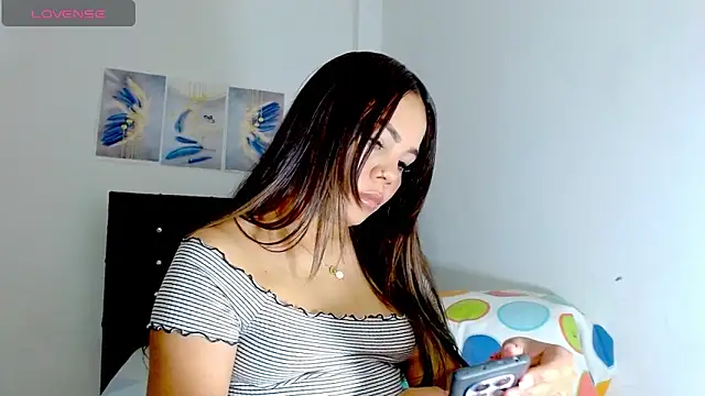 Kylie loveee online show from 10-22-25, 01:39