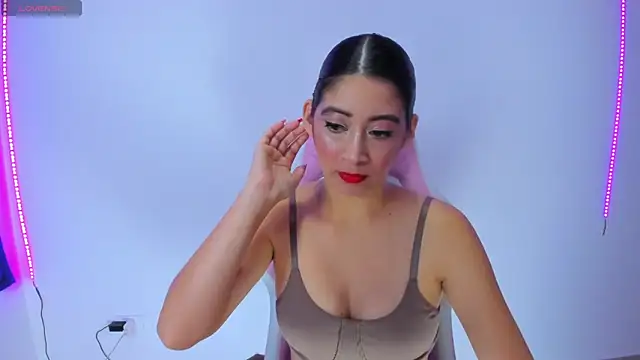 Snapshot of MeganWhite3 chatting on 02-19-25, 06:11 MeganWhite3 online show from 02-19-25, 06:11