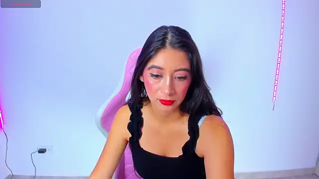 Snapshot of MeganWhite3 chatting on 03-06-25, 05:46 MeganWhite3 online show from 03-06-25, 05:46