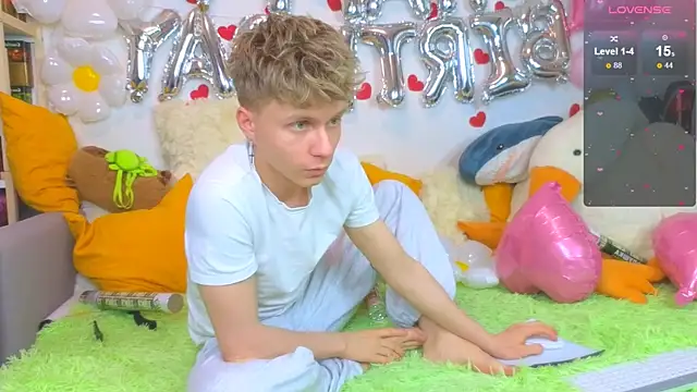 Snapshot of LandelRay chatting on 03-02-26, 07:09 LandelRay online show from 03-02-26, 07:09