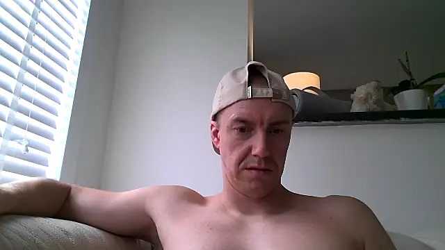 Snapshot of ploki2180 chatting on 10-05-25, 01:09 ploki2180 online show from 10-05-25, 01:09