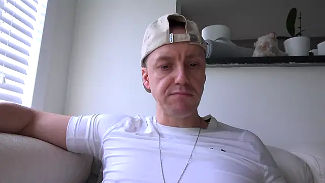 Snapshot of ploki2180 chatting on 11-02-25, 02:52 ploki2180 online show from 11-02-25, 02:52