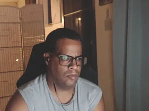 Snapshot of thesugar32 chatting on 06-09-26, 03:18 thesugar32 online show from 06-09-26, 03:18