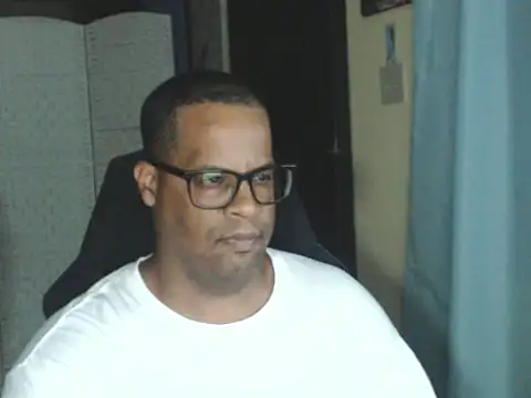 Snapshot of thesugar32 chatting on 06-21-26, 03:42 thesugar32 online show from 06-21-26, 03:42