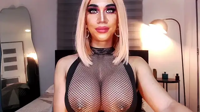 Snapshot of MassiveCockxMistress chatting on 12-17-24, 07:15 MassiveCockxMistress online show from 12-17-24, 07:15