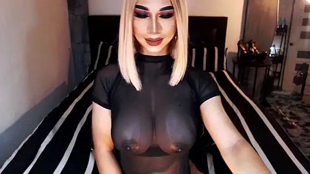 Snapshot of MassiveCockxMistress chatting on 10-04-25, 12:25 MassiveCockxMistress online show from 10-04-25, 12:25