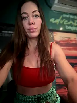 Snapshot of LilliThelo chatting on 10-01-25, 01:00 LilliThelo online show from 10-01-25, 01:00