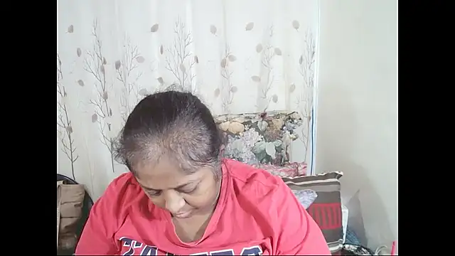 Snapshot of Indiantasha chatting on 06-18-26, 04:44 Indiantasha online show from 06-18-26, 04:44