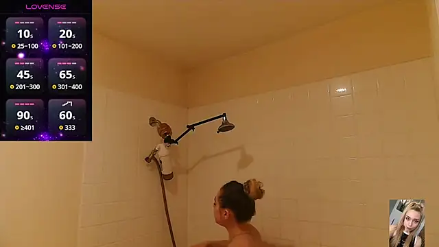 Snapshot of Blondiewithanass chatting on 12-21-25, 03:24 Blondiewithanass online show from 12-21-25, 03:24