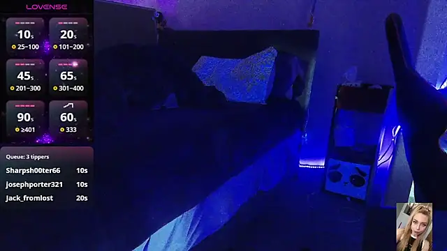 Snapshot of Blondiewithanass chatting on 12-23-25, 04:10 Blondiewithanass online show from 12-23-25, 04:10