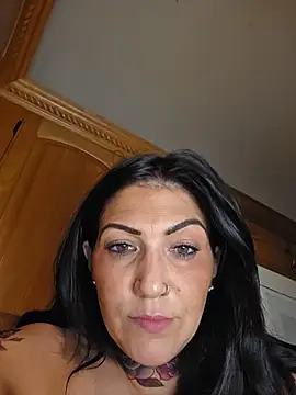 Snapshot of LittleMissEeve chatting on 06-12-26, 03:49 LittleMissEeve online show from 06-12-26, 03:49