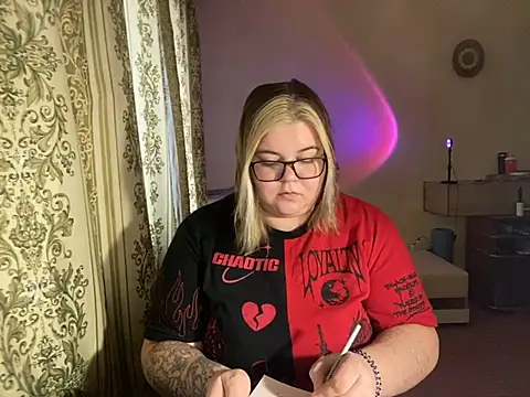 Kira Magni online show from 02-03-25, 01:08