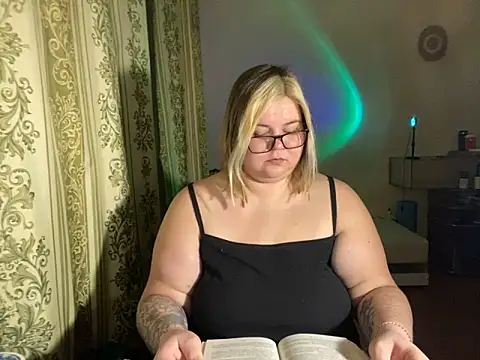 Kira Magni online show from 02-09-25, 08:13