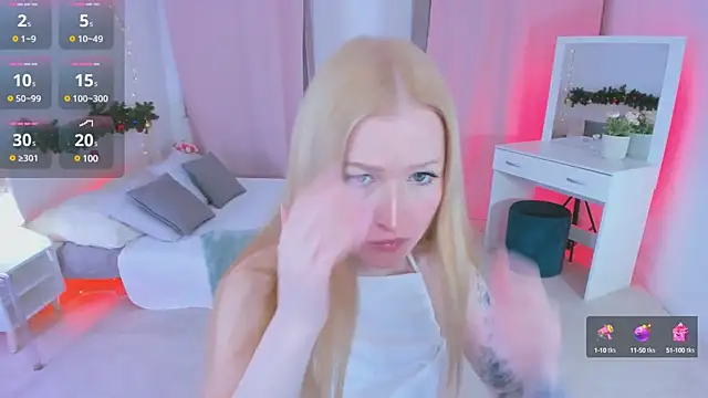 Snapshot of Laly_Peach chatting on 12-16-24, 04:27 Laly Peach online show from 12-16-24, 04:27