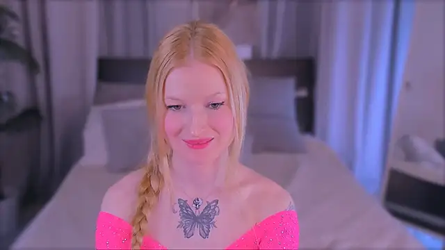 Snapshot of Laly_Peach chatting on 12-25-24, 01:10 Laly Peach online show from 12-25-24, 01:10