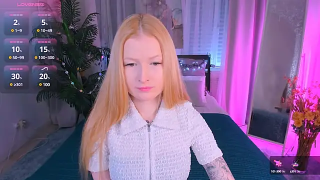 Snapshot of Laly_Peach chatting on 12-29-24, 03:35 Laly Peach online show from 12-29-24, 03:35