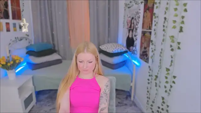 Snapshot of Laly_Peach chatting on 01-12-25, 06:59 Laly Peach online show from 01-12-25, 06:59