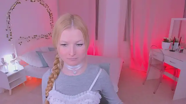 Snapshot of Laly_Peach chatting on 02-06-25, 04:36 Laly Peach online show from 02-06-25, 04:36