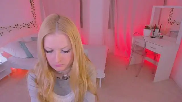 Snapshot of Laly_Peach chatting on 02-06-25, 07:40 Laly Peach online show from 02-06-25, 07:40