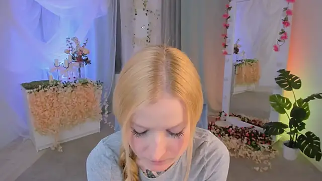 Snapshot of Laly_Peach chatting on 02-10-25, 05:30 Laly Peach online show from 02-10-25, 05:30