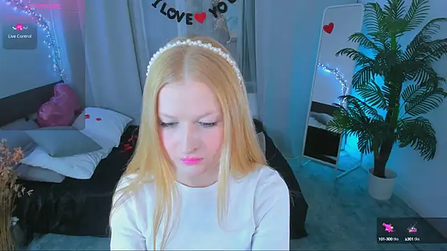 Snapshot of Laly_Peach chatting on 02-16-25, 04:32 Laly Peach online show from 02-16-25, 04:32