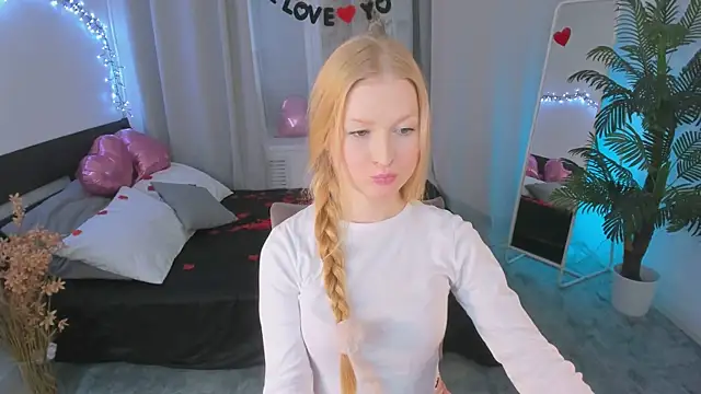 Snapshot of Laly_Peach chatting on 02-17-25, 04:15 Laly Peach online show from 02-17-25, 04:15